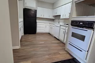 122 S Willow St, Texas City, TX 77591 - Photo 5