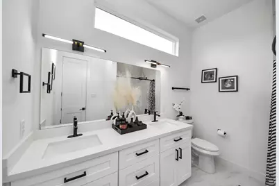 830 E 40th Street, Houston, TX 77022 - Photo 29