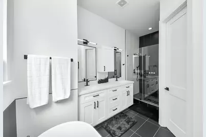 830 E 40th Street, Houston, TX 77022 - Photo 43