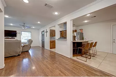 4 Carlota Court, Houston, TX 77074 - Photo 9