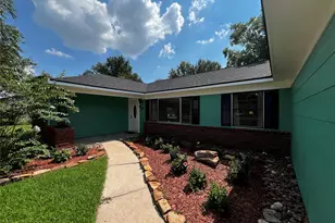 416 Azalea Dr, Baytown, TX 77520 - Photo 3