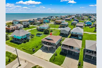 853 Wommack, Crystal Beach, TX 77650 - Photo 3