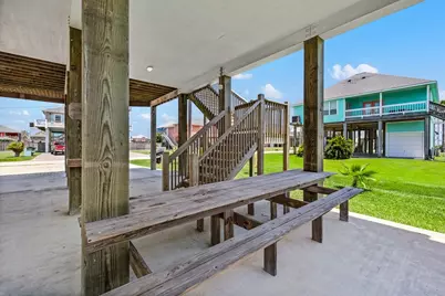 853 Wommack, Crystal Beach, TX 77650 - Photo 9