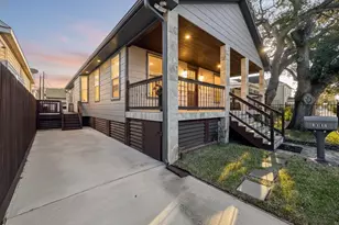 3715 Ave O 1/2, Galveston, TX 77550 - Photo 3