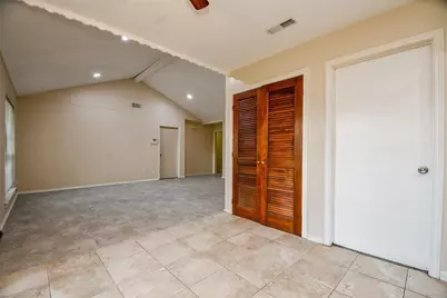 5810 Fontenelle Drive, Houston, TX 77035 - Photo 11