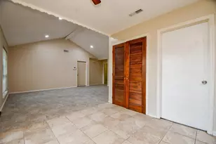 5810 Fontenelle Dr, Houston, TX 77035 - Photo 11