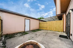 12500 Brookglade Cir, Houston, TX 77099 - Photo 33