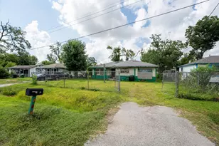 7926 Linda Vista Rd, Houston, TX 77028 - Photo 5