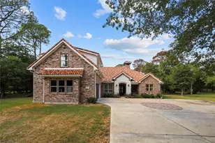 1216 S Hill St, Alvin, TX 77511 - Photo 3