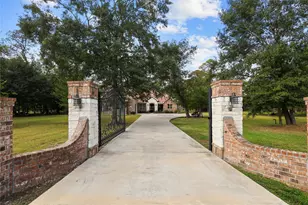 1216 S Hill St, Alvin, TX 77511 - Photo 1