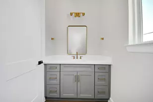 1605 Sylvester Rd, Houston, TX 77009 - Photo 9