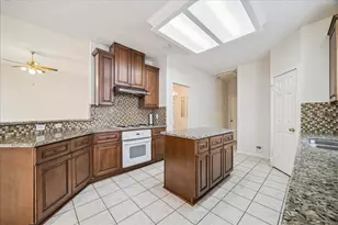 119 Lissa Ln, Sugar Land, TX 77479 - Photo 3