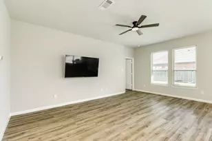 765 Rosewood Ln, Angleton, TX 77515 - Photo 5