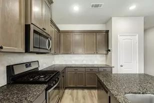 765 Rosewood Ln, Angleton, TX 77515 - Photo 11