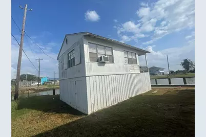 219 Bayshore Drive, Palacios, TX 77465 - Photo 5