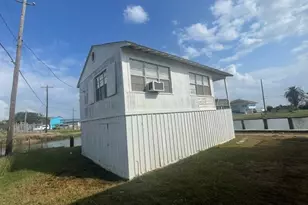 219 Bayshore Dr, Palacios, TX 77465 - Photo 5