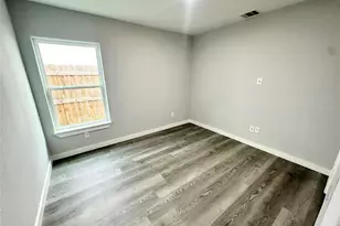 8215 Crestview Dr, Houston, TX 77028 - Photo 7