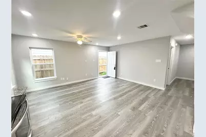 8215 Crestview Drive #B, Houston, TX 77028 - Photo 5