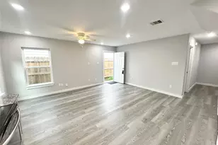 8215 Crestview Dr, Houston, TX 77028 - Photo 5