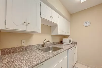 2121 Fountain View Drive #16, Houston, TX 77057 - Photo 15