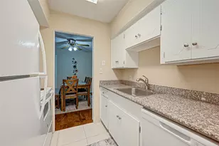2121 Fountain View Dr, Houston, TX 77057 - Photo 17
