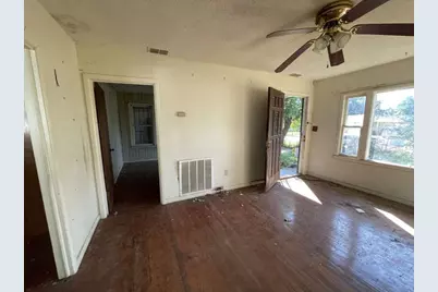 555 S Reagan Street, San Benito, TX 78586 - Photo 3