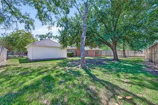 1206 Buttonwood Dr, Friendswood, TX 77546 - Photo 3