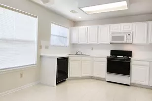 3904 Spring Cir Dr E, Pearland, TX 77584 - Photo 11