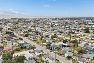 1914 55th St, Galveston, TX 77551 - Photo 25