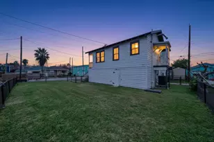 1914 55th St, Galveston, TX 77551 - Photo 23