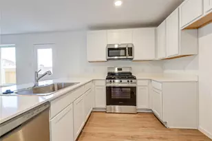 3146 Savannah Rose Dr, Angleton, TX 77515 - Photo 7