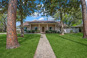 210 Ridgemont Dr, Alvin, TX 77511 - Photo 1