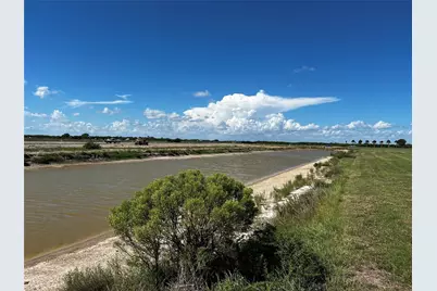 2952 Palacios Bay Drive, Palacios, TX 77465 - Photo 15