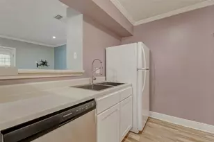 11201 Lynbrook Dr, Houston, TX 77042 - Photo 13