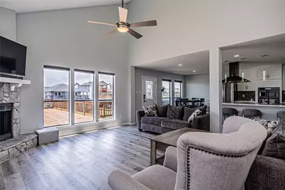 301 Commander Drive, Tiki Island, TX 77554 - Photo 9