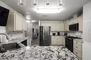 2609 Trippodo St, Dickinson, TX 77539 - Photo 9