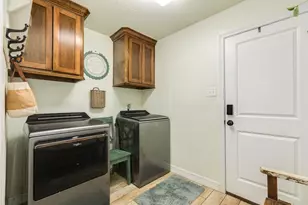 102 W Bronco Bend St, Angleton, TX 77515 - Photo 31