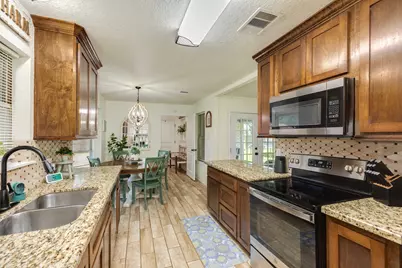 102 W Bronco Bend Street, Angleton, TX 77515 - Photo 21
