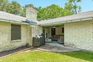 102 W Bronco Bend St, Angleton, TX 77515 - Photo 33