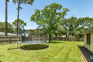 102 W Bronco Bend St, Angleton, TX 77515 - Photo 37