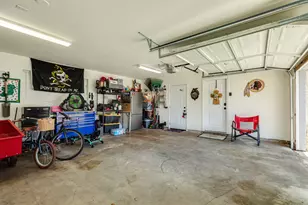 102 W Bronco Bend St, Angleton, TX 77515 - Photo 41