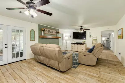 102 W Bronco Bend Street, Angleton, TX 77515 - Photo 17