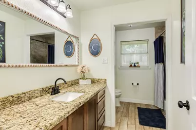 102 W Bronco Bend Street, Angleton, TX 77515 - Photo 29