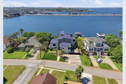 1721 Bayou Shore Drive, Galveston, TX 77551 - Photo 45