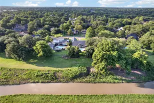 3931 Pleasant Valley Dr, Missouri City, TX 77459 - Photo 3