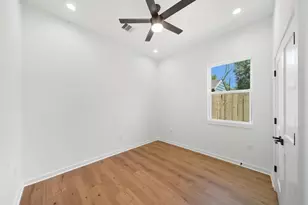 5029 Van Fleet St, Houston, TX 77033 - Photo 19