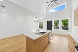 5029 Van Fleet St, Houston, TX 77033 - Photo 9