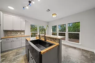 4510 Lininger Ln, Dickinson, TX 77539 - Photo 15