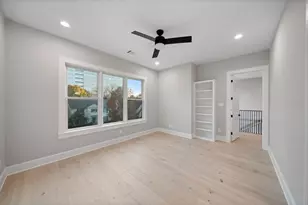 2046 MacArthur St, Houston, TX 77030 - Photo 27