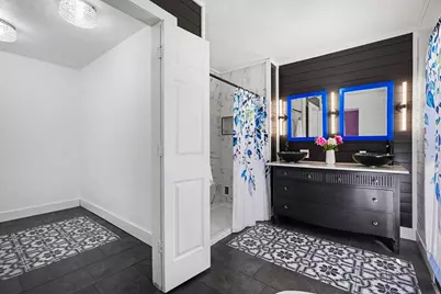 101 W Larkspur Drive, Hillcrest Village, TX 77511 - Photo 11